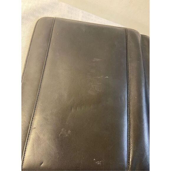 Franklin Covey black leather zipper planner 8x10 defect- scuffs on leather - Picture 4 of 6